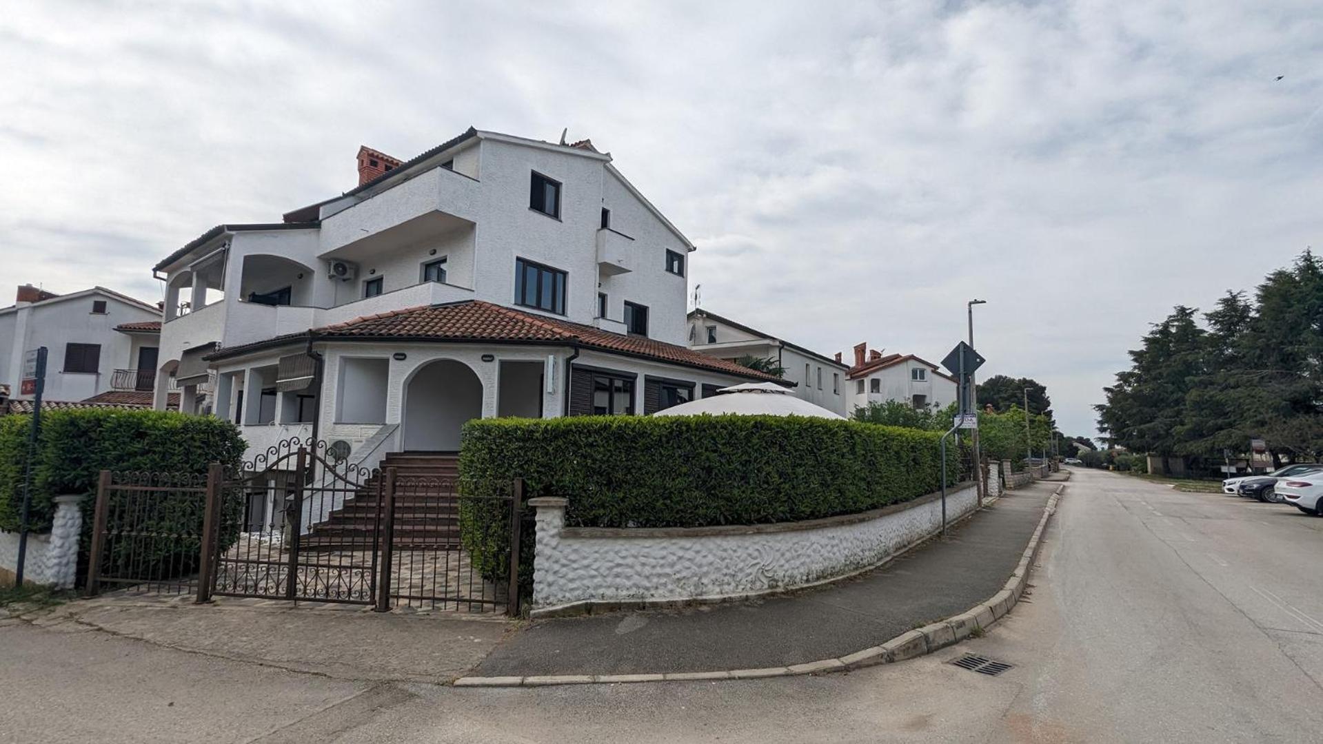 Vikendica Kartal In The Center Of Near The Beach *