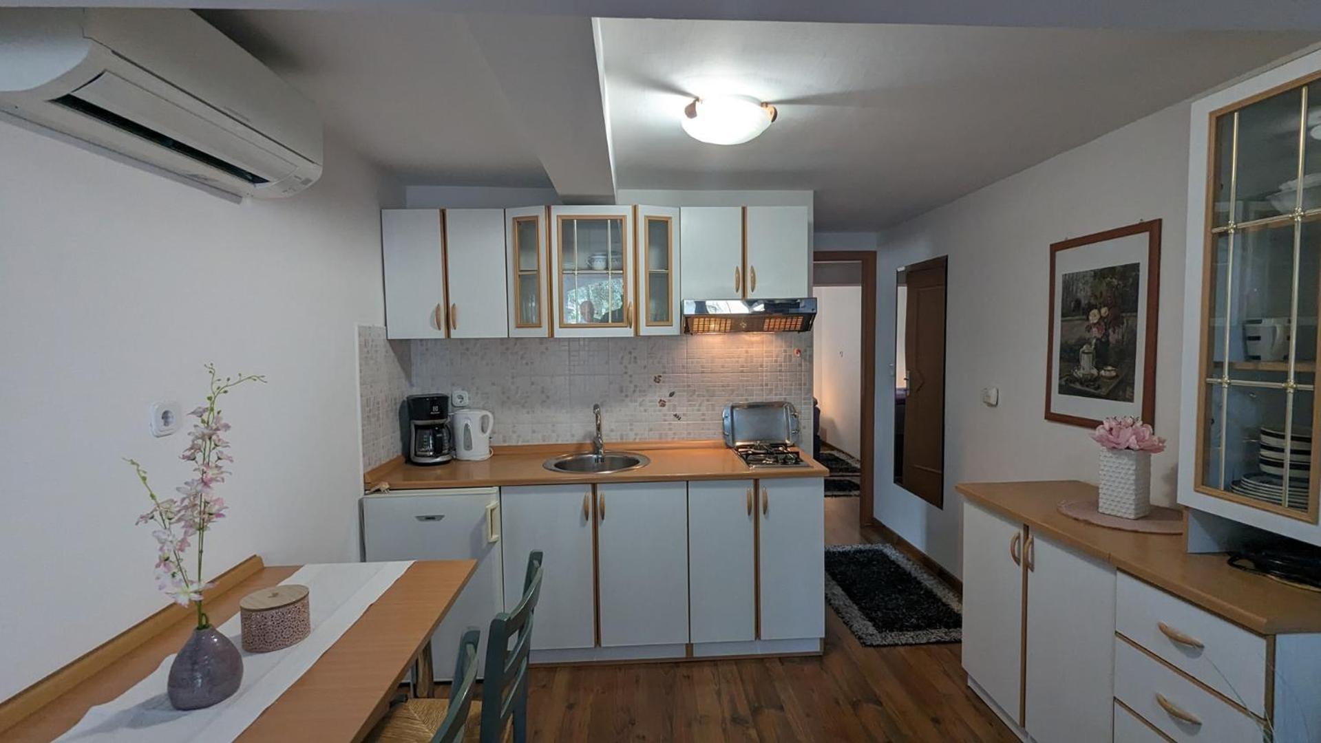 Kartal In The Center Of Near The Beach Vikendica *